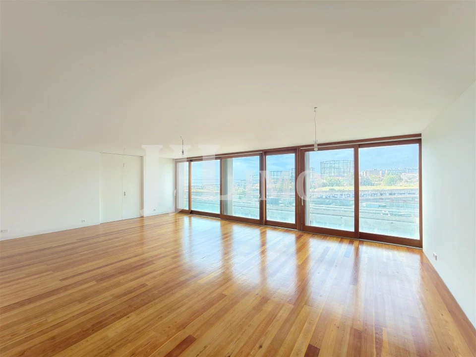 Apartamento T4 para Venda em Parque das Nações Foto 1