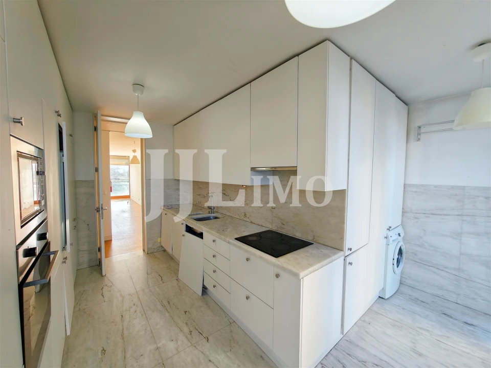Apartamento T4 para Venda em Parque das Nações Foto 27