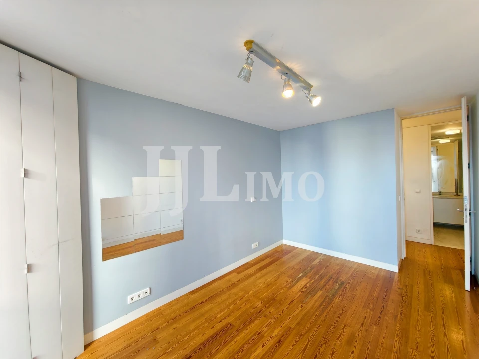Apartamento T4 para Venda em Parque das Nações Foto 13