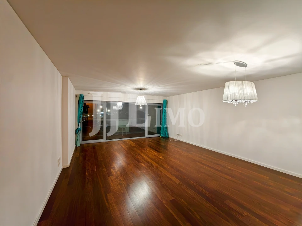 Apartamento T3 para Venda em Alvalade Foto 2