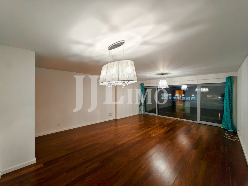 Apartamento T3 para Venda em Alvalade Foto 1