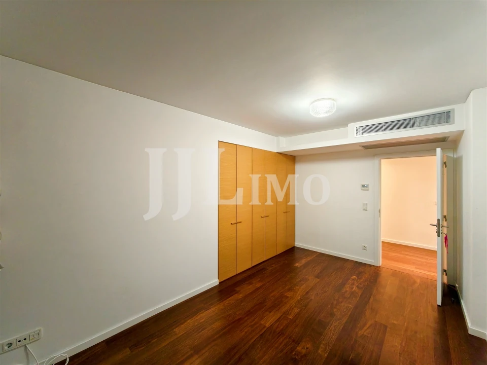Apartamento T3 para Venda em Alvalade Foto 8