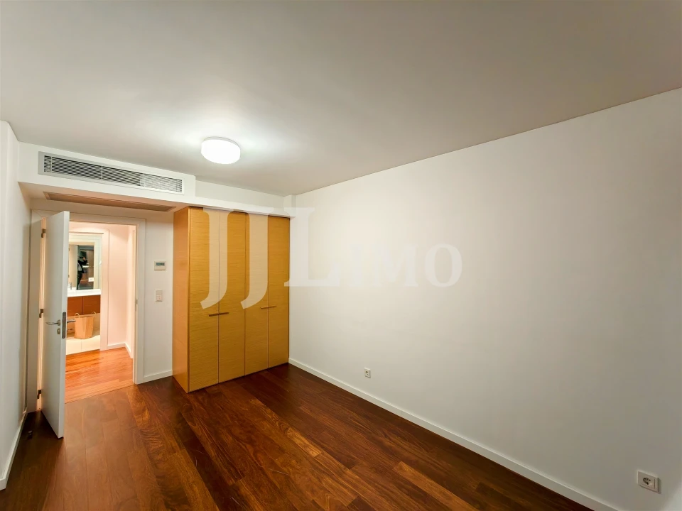 Apartamento T3 para Venda em Alvalade Foto 9