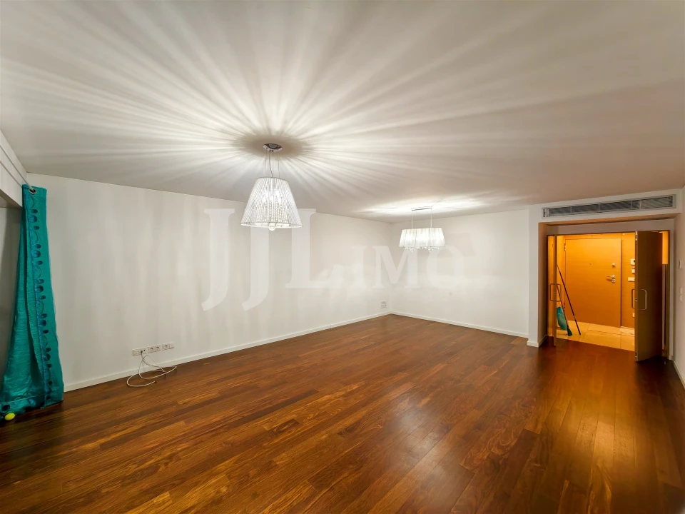 Apartamento T3 para Venda em Alvalade Foto 4