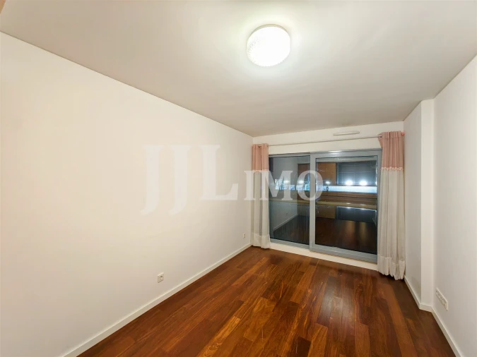 Apartamento T3 para Venda em Alvalade Foto 16