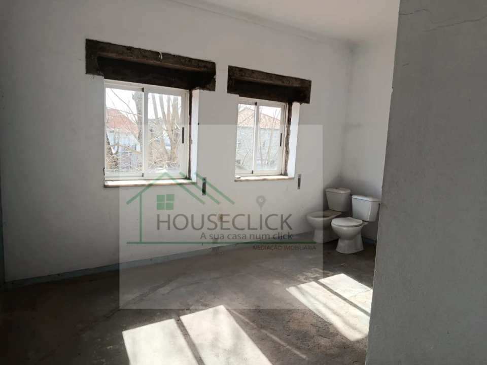 Moradia T14 para Venda em Pinzio Foto 15