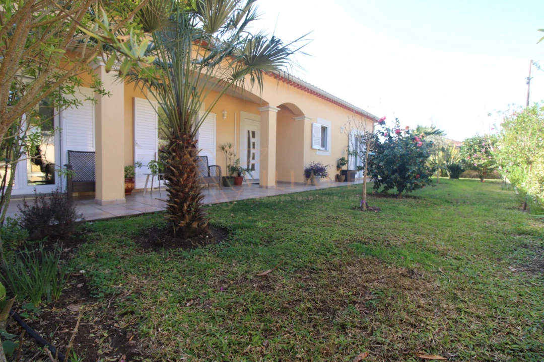 Moradia T5 para Venda em Gondarem Foto 2