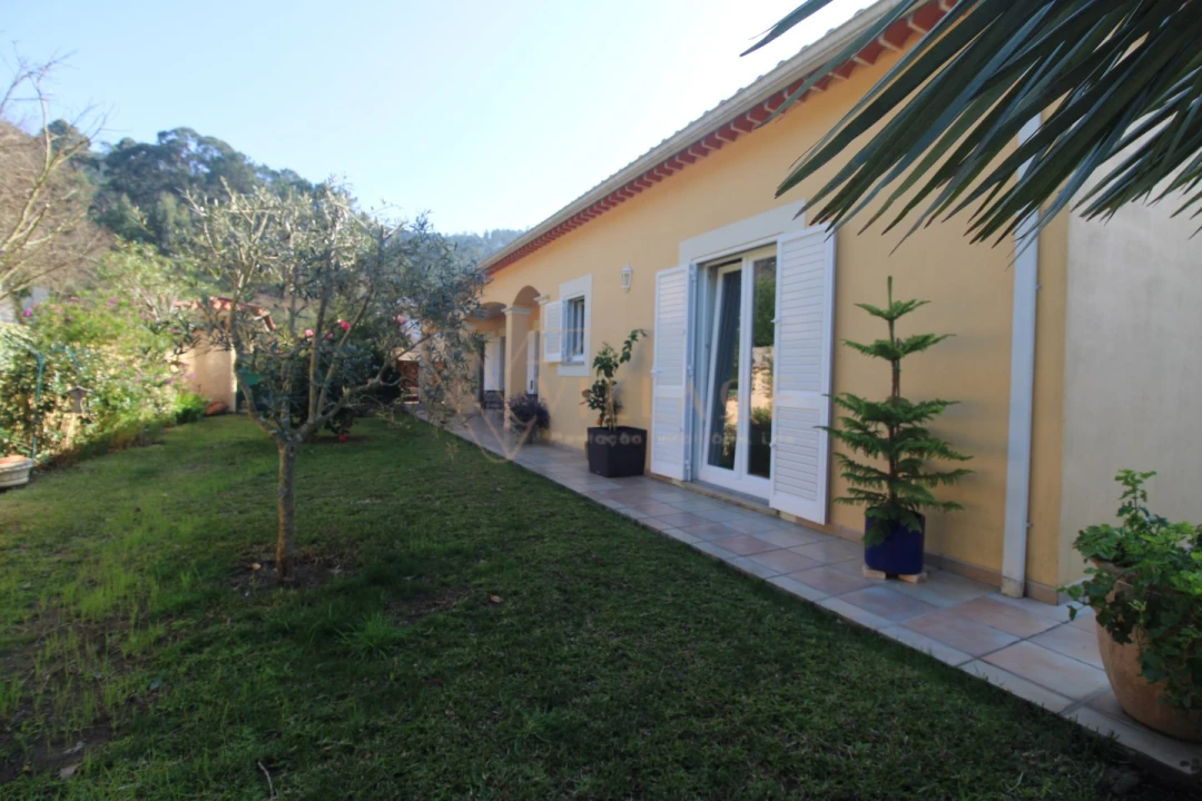 Moradia T5 para Venda em Gondarem Foto 3