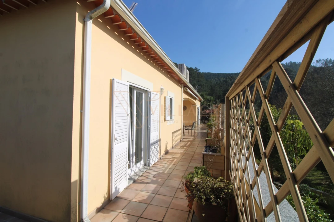 Moradia T5 para Venda em Gondarem Foto 6