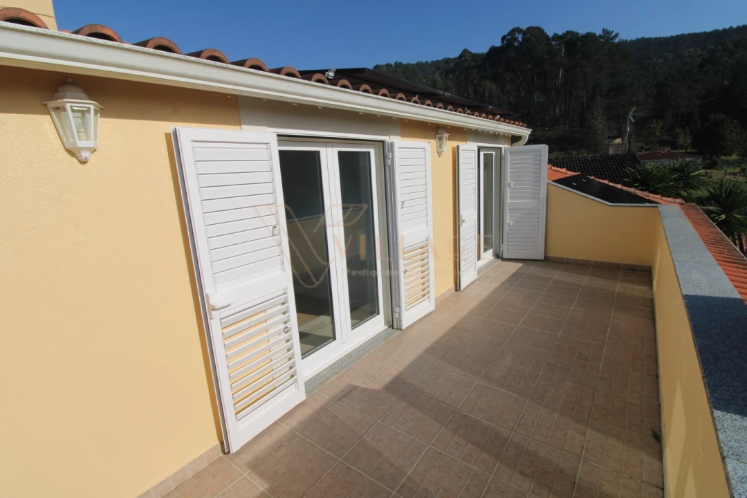 Moradia T5 para Venda em Gondarem Foto 8