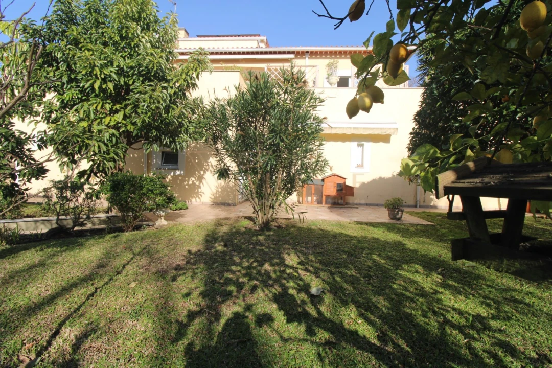 Moradia T5 para Venda em Gondarem Foto 14