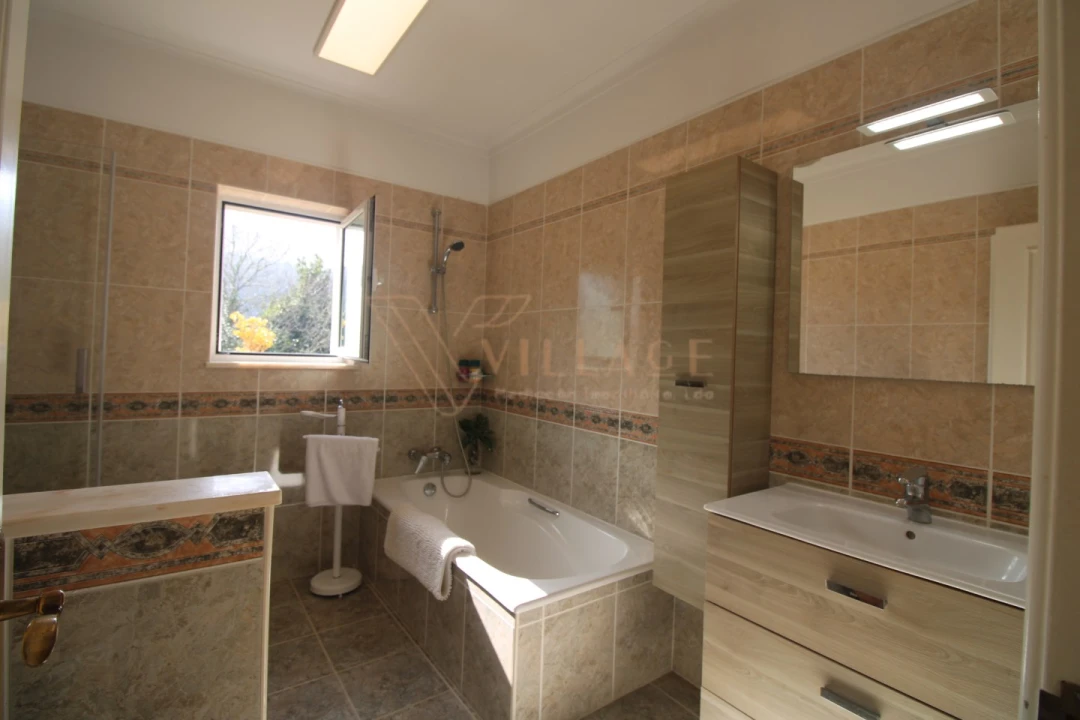 Moradia T5 para Venda em Gondarem Foto 27