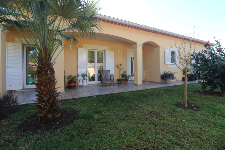 Moradia T5 para Venda em Gondarem Foto 1