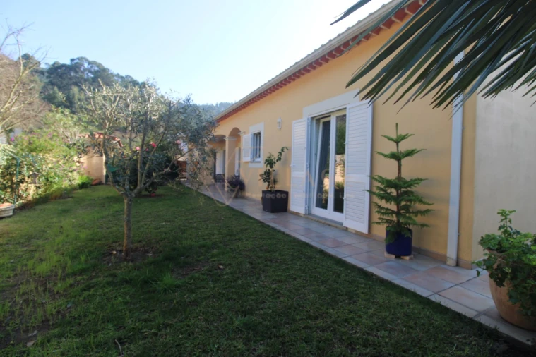 Moradia T5 para Venda em Gondarem Foto 3