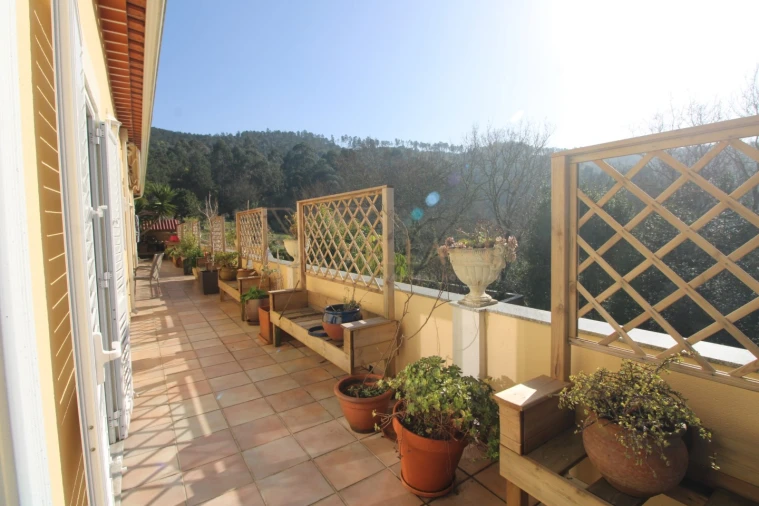 Moradia T5 para Venda em Gondarem Foto 5