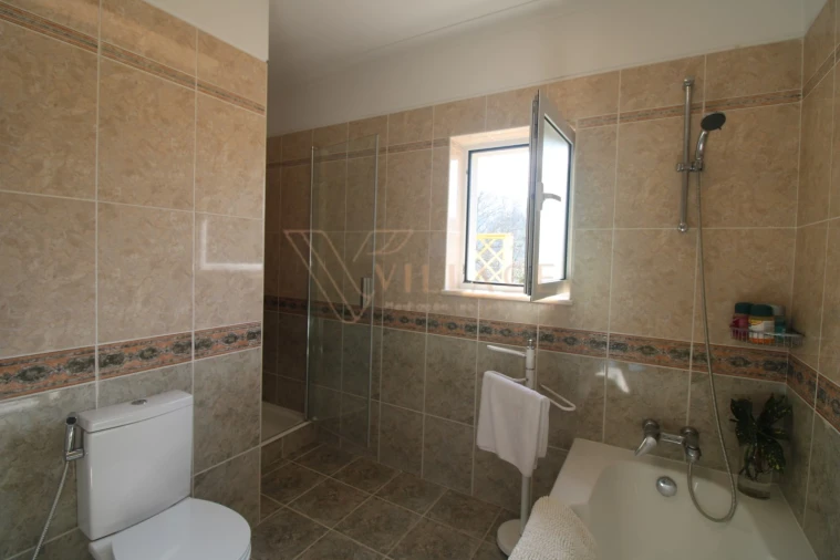 Moradia T5 para Venda em Gondarem Foto 34