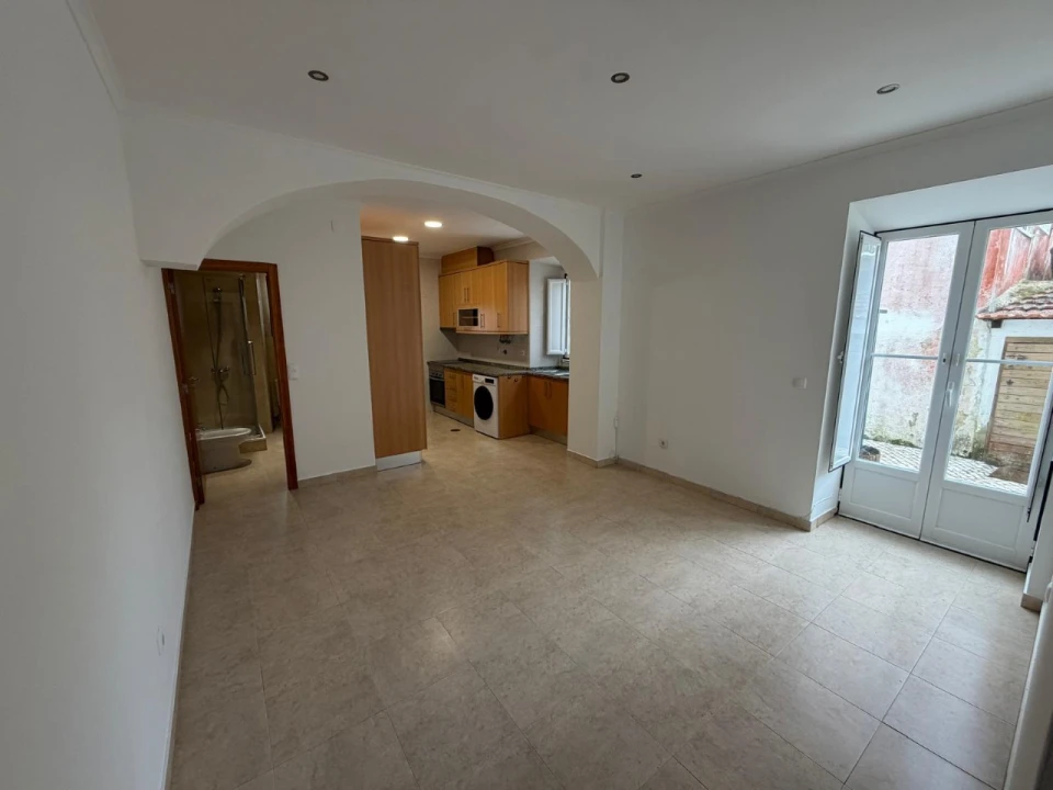 Apartamento T1 para Arrendamento em Santa Maria e São Miguel, São Martinho, São Pedro Penaferrim Foto 1