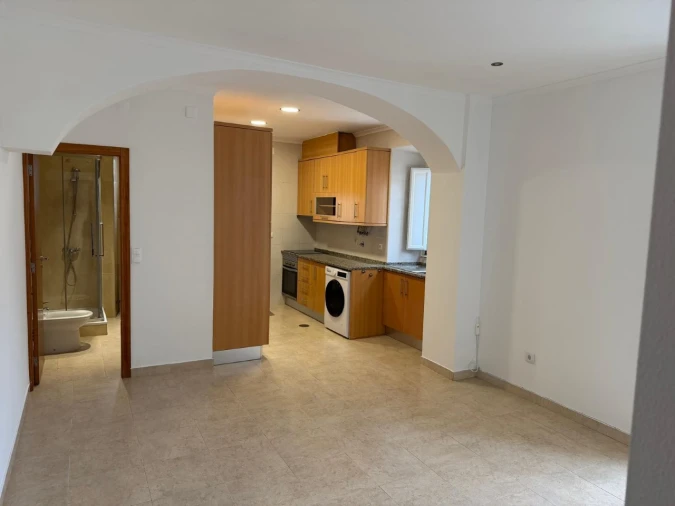 Apartamento T1 para Arrendamento em Santa Maria e São Miguel, São Martinho, São Pedro Penaferrim Foto 2