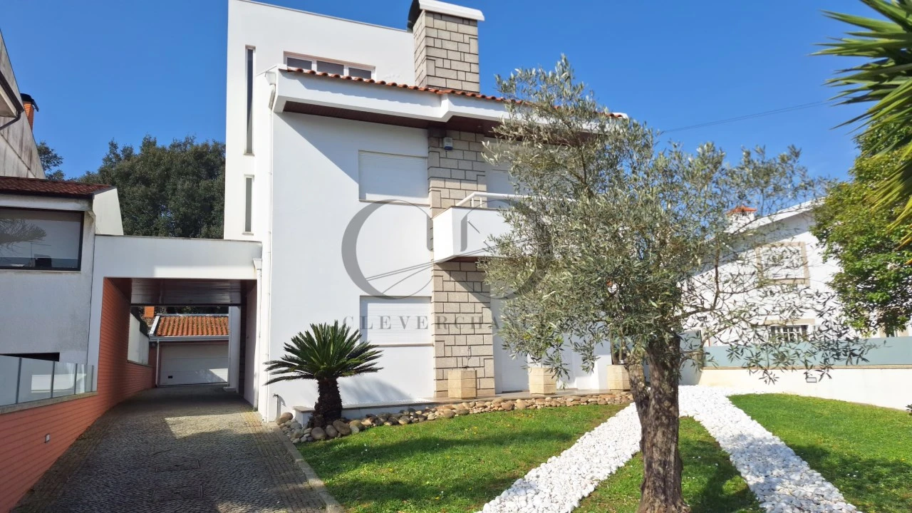 Moradia T4 para Venda em Canelas Foto 1