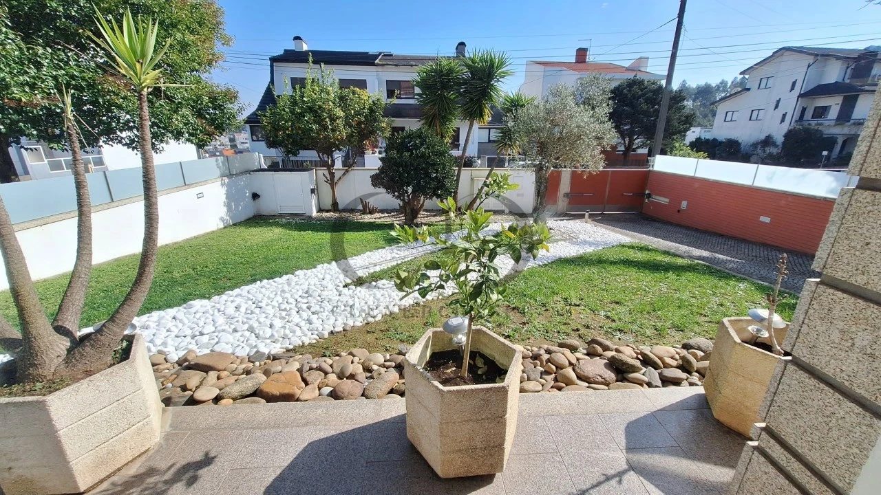 Moradia T4 para Venda em Canelas Foto 2