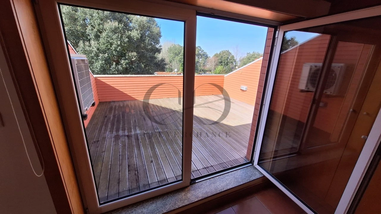 Moradia T4 para Venda em Canelas Foto 25