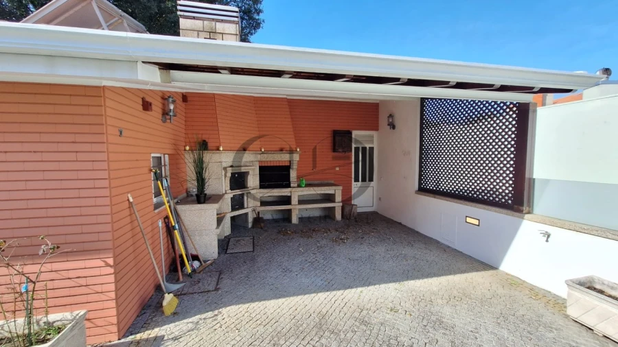 Moradia T4 para Venda em Canelas Foto 3