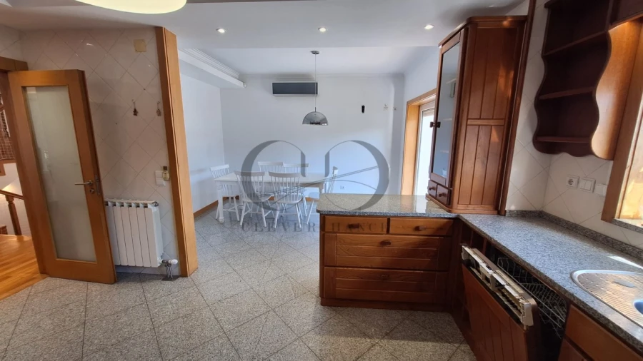 Moradia T4 para Venda em Canelas Foto 8