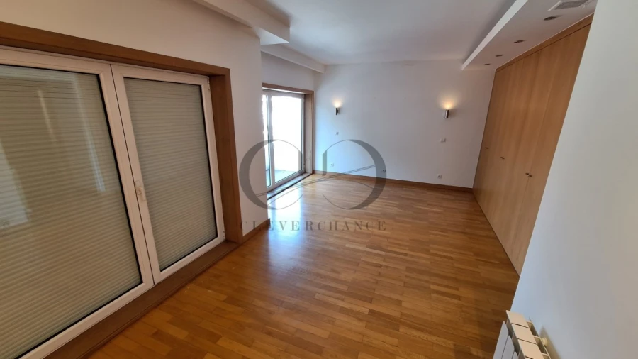 Moradia T4 para Venda em Canelas Foto 16