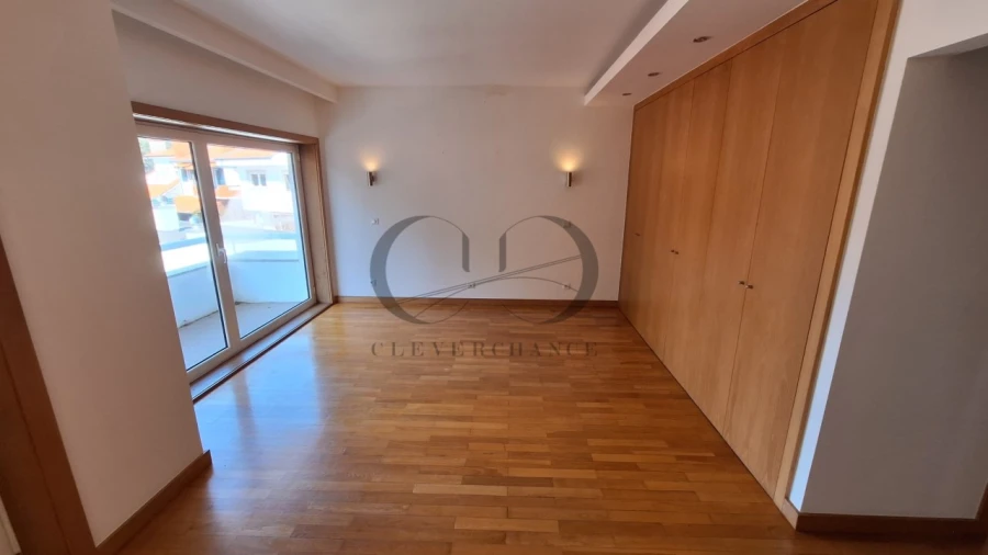 Moradia T4 para Venda em Canelas Foto 17