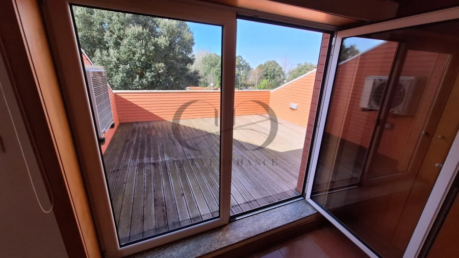 Moradia T4 para Venda em Canelas Foto 25