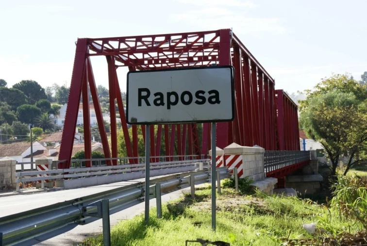 Moradia T2 para Venda em Raposa Foto 4