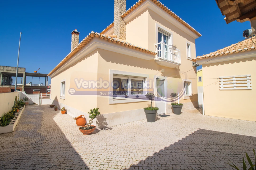 Moradia T4 para Venda em Salvaterra de Magos e Foros de Salvaterra Foto 1