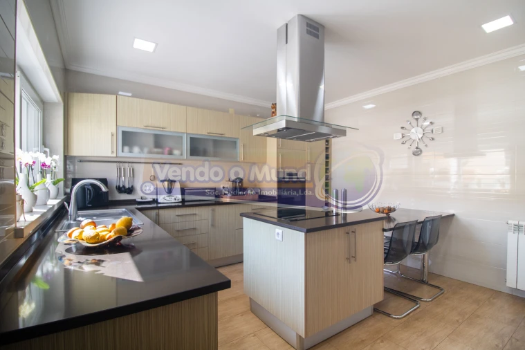 Moradia T4 para Venda em Salvaterra de Magos e Foros de Salvaterra Foto 2