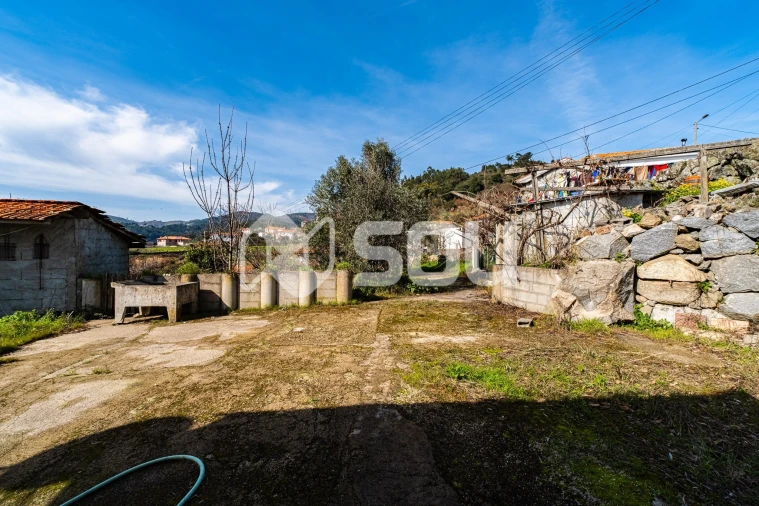 Moradia T4 para Venda em Santa Cruz do Douro e São Tomé de Covelas Foto 13