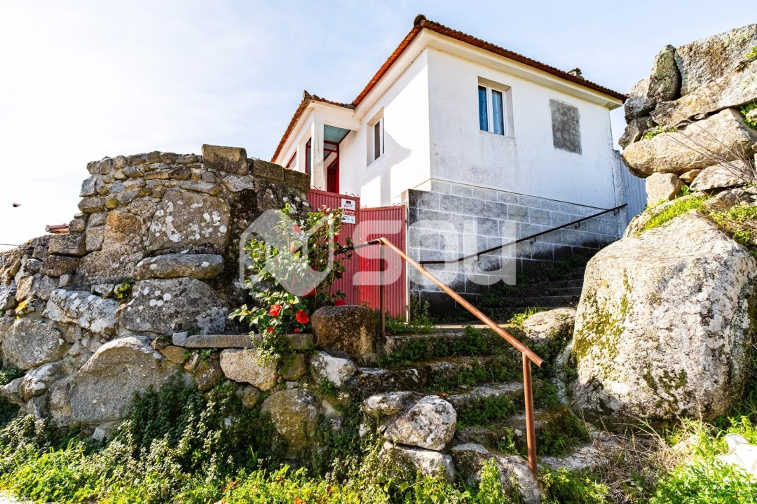 Moradia T4 para Venda em Santa Cruz do Douro e São Tomé de Covelas Foto 2
