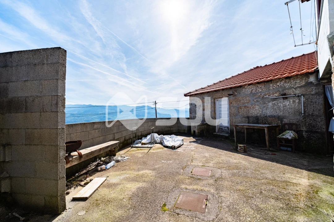 Moradia T4 para Venda em Santa Cruz do Douro e São Tomé de Covelas Foto 3