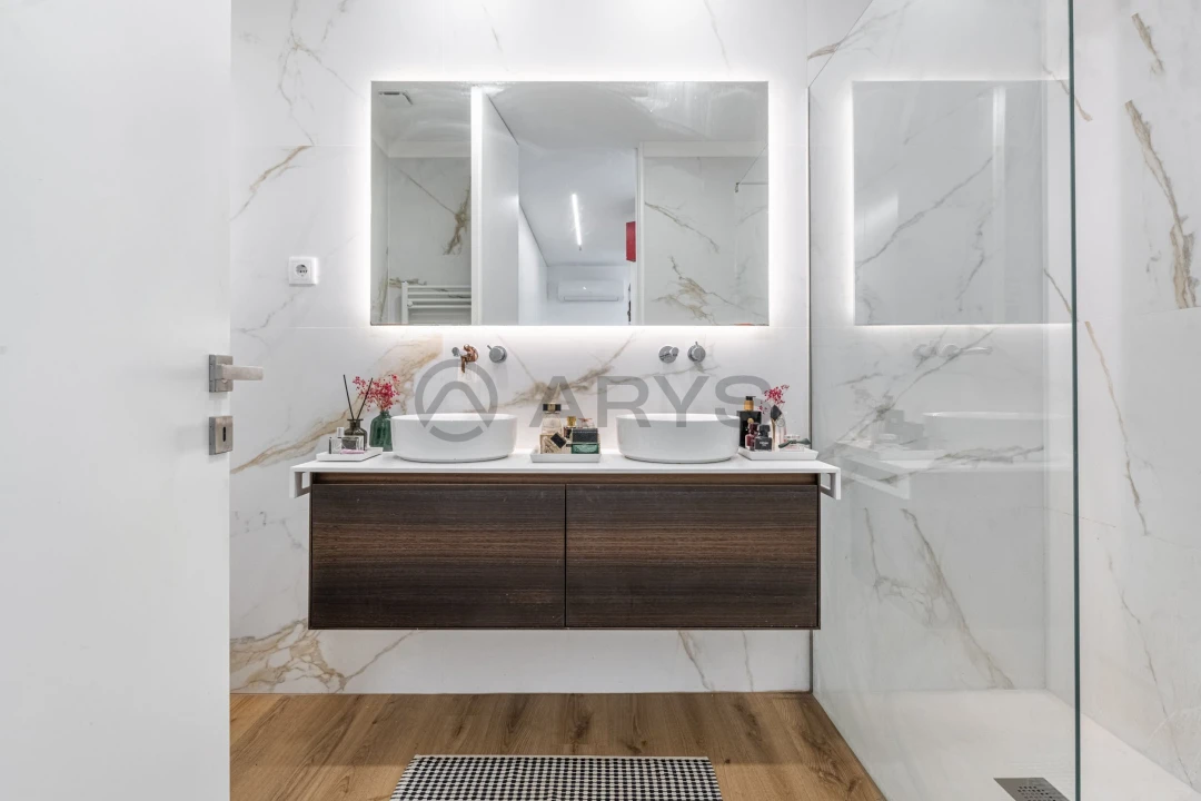 Moradia T3 para Venda em Arcozelo Foto 18