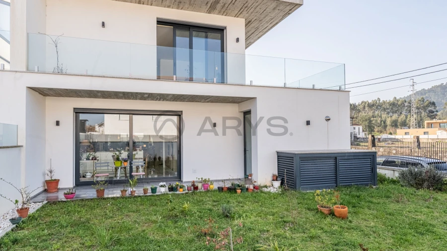 Moradia T3 para Venda em Arcozelo