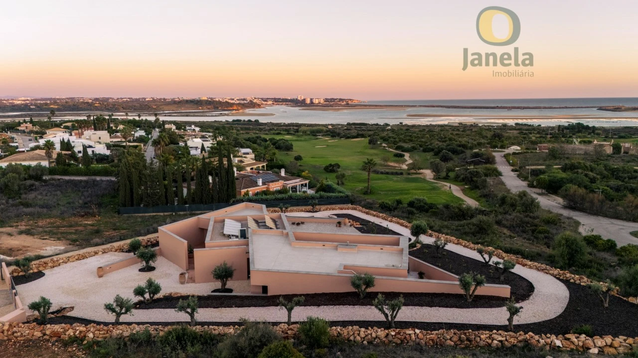 Moradia T4 para Venda em Lagos (São Sebastião e Santa Maria) Foto 6