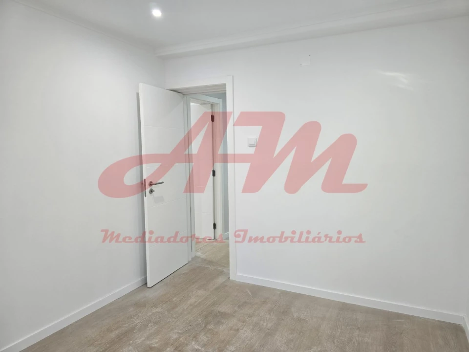 Apartamento T2 para Venda em Venteira Foto 15