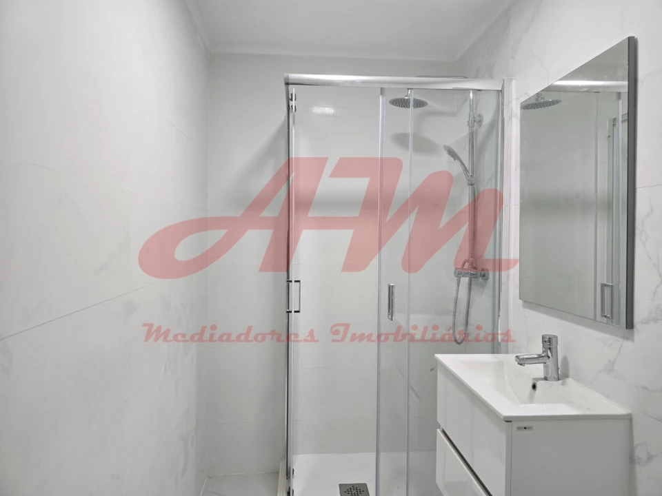 Apartamento T2 para Venda em Venteira Foto 19