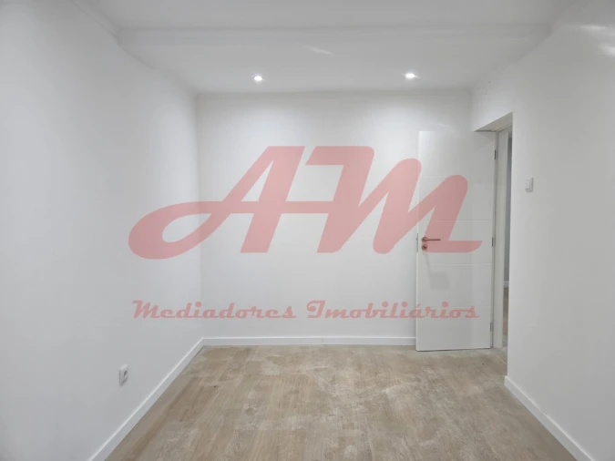 Apartamento T2 para Venda em Venteira Foto 12