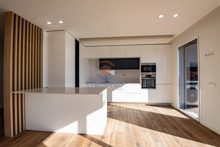 Apartamento T2 para Venda em Santo António dos Cavaleiros e Frielas Foto 3