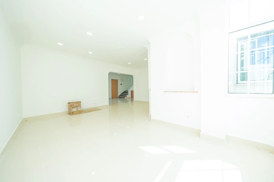 Moradia T5 para Venda em Carcavelos e Parede Foto 6