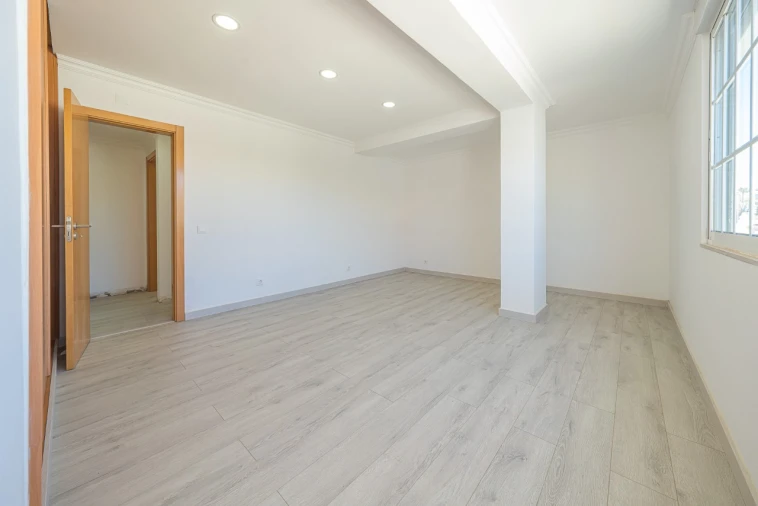 Moradia T5 para Venda em Carcavelos e Parede Foto 13