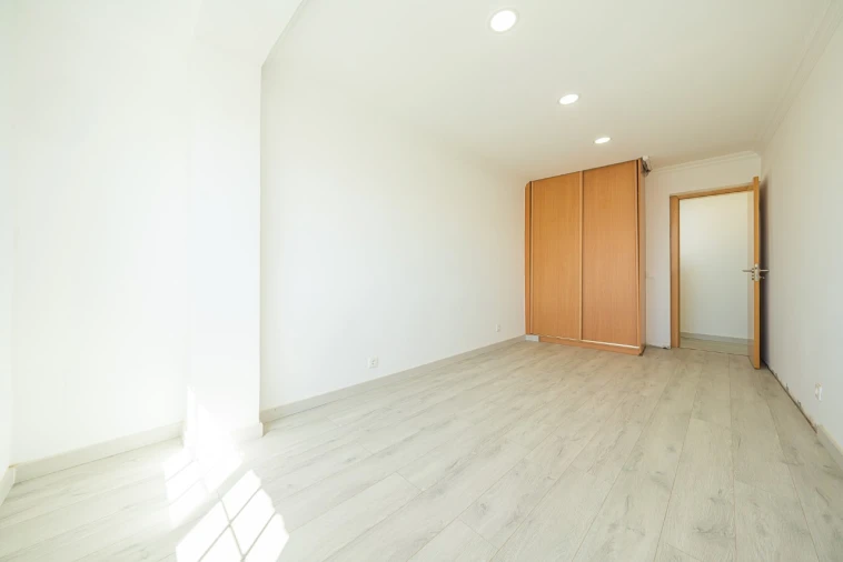 Moradia T5 para Venda em Carcavelos e Parede Foto 17