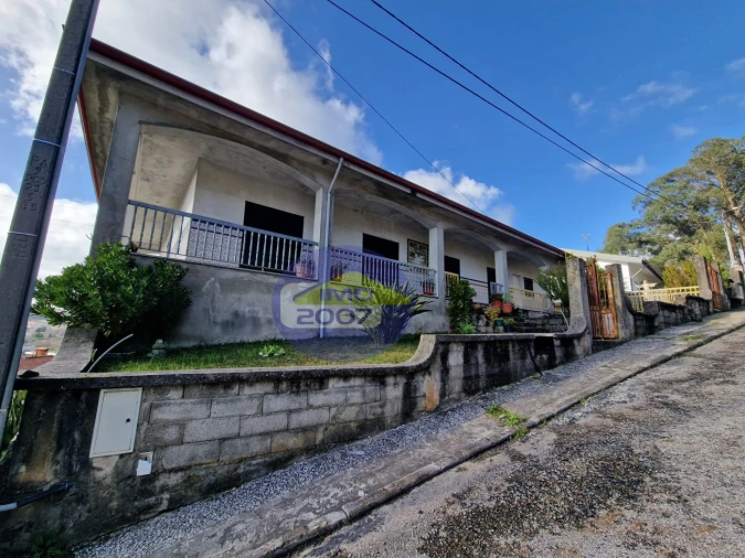 Moradia T3 para Venda em Milheiros de Poiares Foto 1