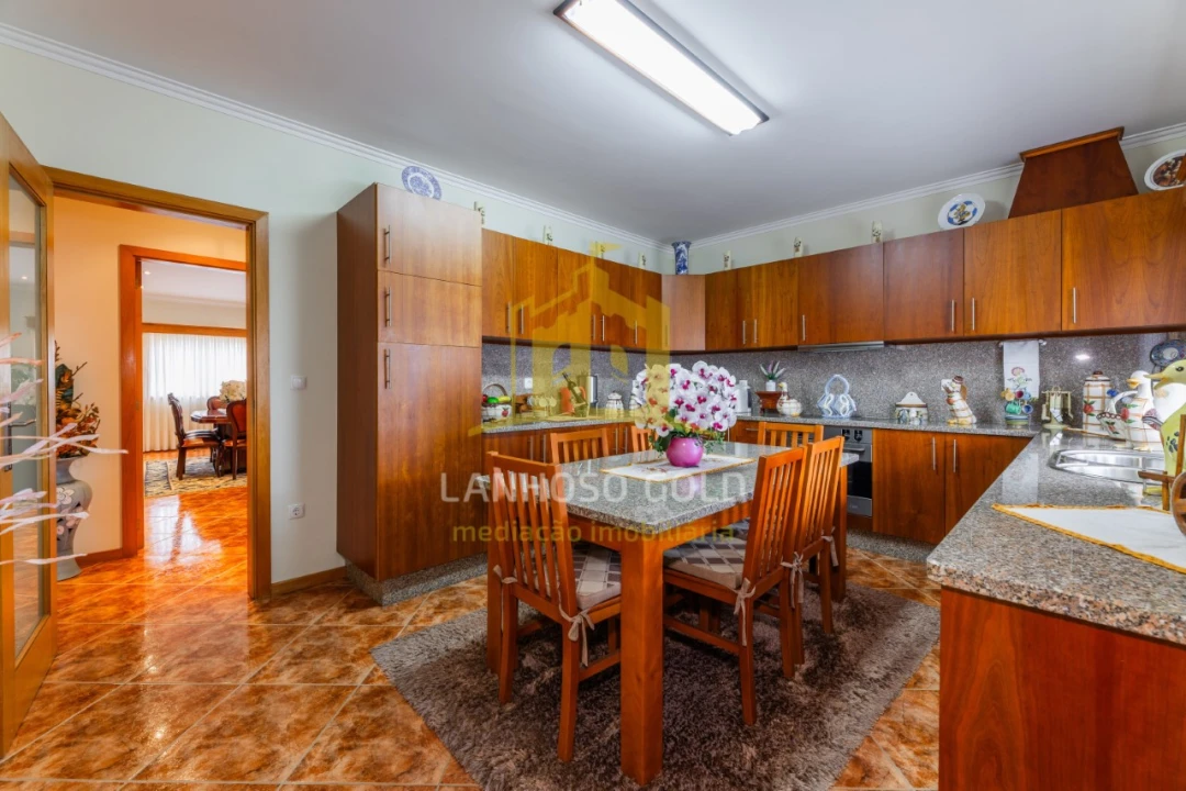 Moradia T3 para Venda em Lanhoso Foto 2