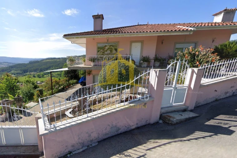 Moradia T3 para Venda em Lanhoso Foto 1