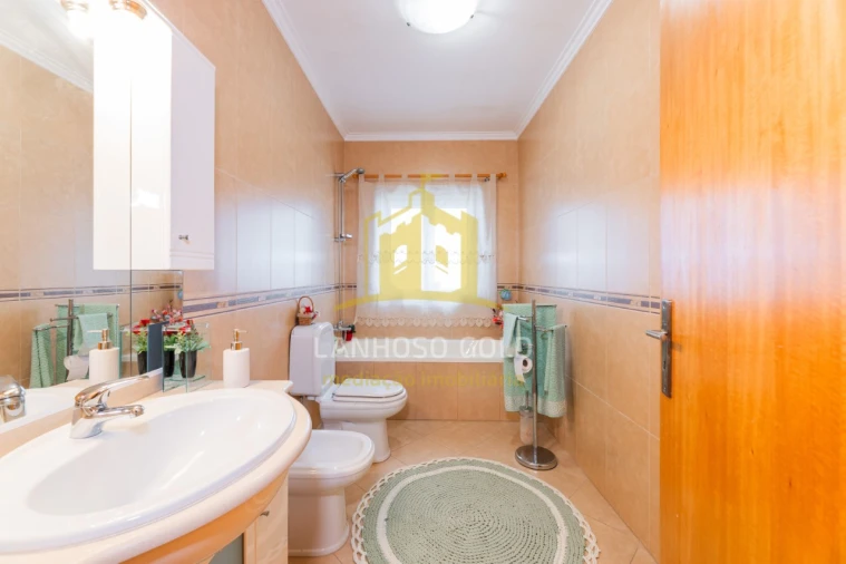 Moradia T3 para Venda em Lanhoso Foto 6